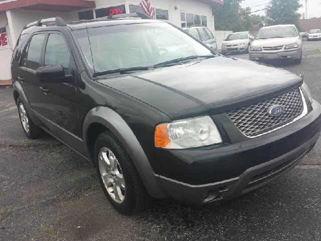 2005 Ford Freestyle for sale at Global Auto Sales in Hazel Park MI
