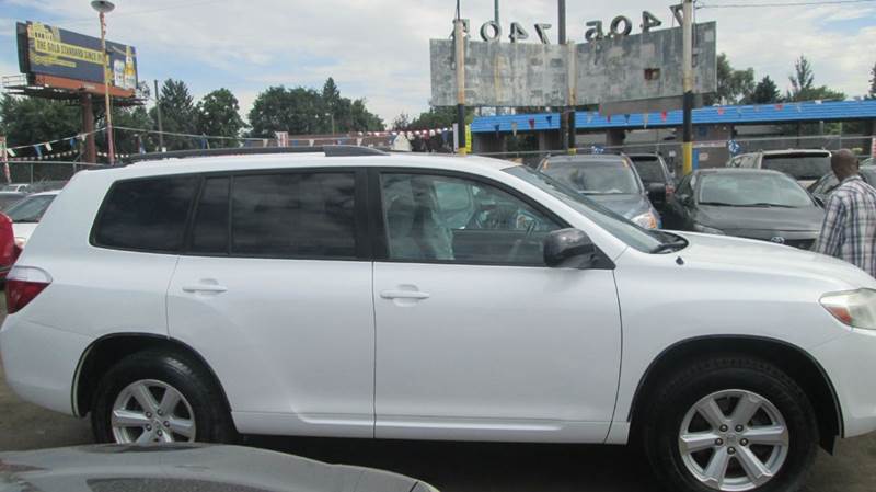 2010 Toyota Highlander for sale at Queen Auto Sales in Denver CO