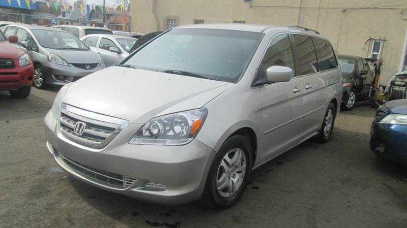 2006 Honda Odyssey for sale at Queen Auto Sales in Denver CO