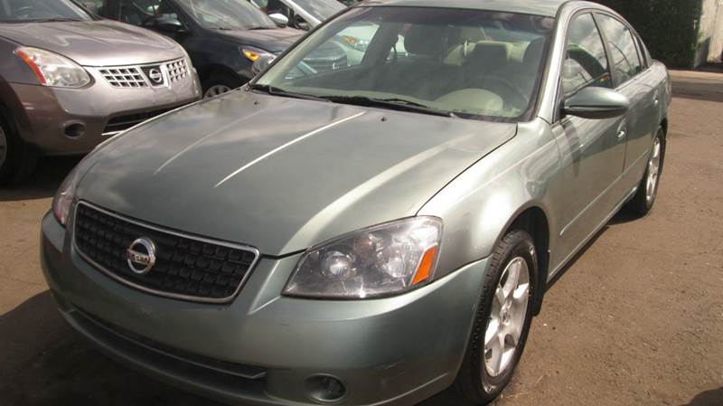 2006 Nissan Altima for sale at Queen Auto Sales in Denver CO