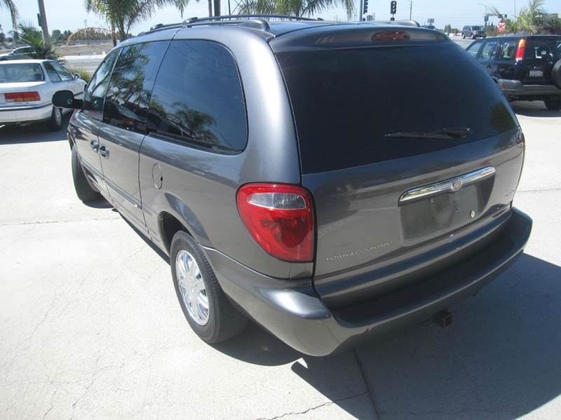 2004 Chrysler Town And Country Touring Platinum Series 4dr Extended ...