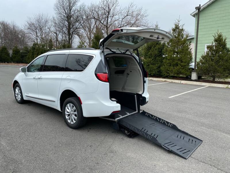 2017 Chrysler Pacifica Touring-L