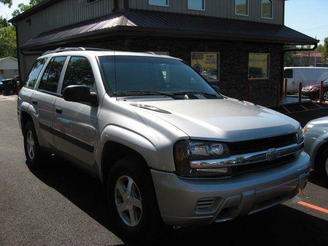 2005 Chevrolet TrailBlazer for sale at Unique Auto, LLC in Sellersburg IN