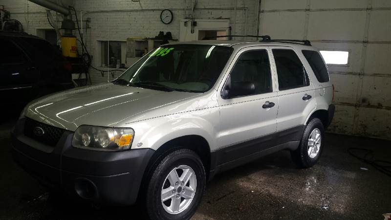 2005 Ford Escape for sale at DALE'S AUTO INC in Mount Clemens MI