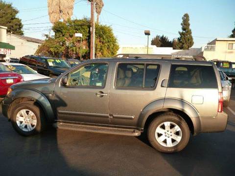 2006 Nissan Pathfinder for sale at La Mesa Auto Sales in Huntington Park CA