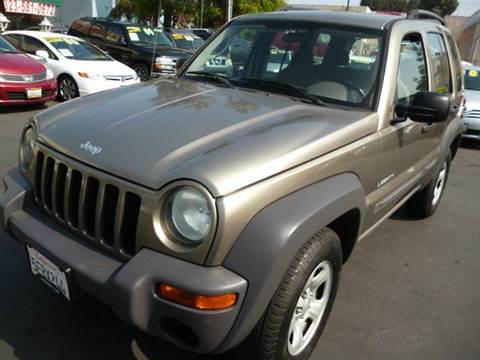 2004 Jeep Liberty for sale at La Mesa Auto Sales in Huntington Park CA