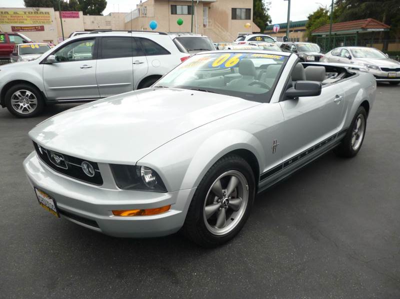 2006 Ford Mustang for sale at La Mesa Auto Sales in Huntington Park CA