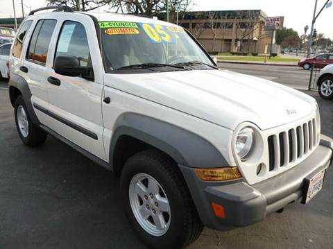 2005 Jeep Liberty for sale at La Mesa Auto Sales in Huntington Park CA