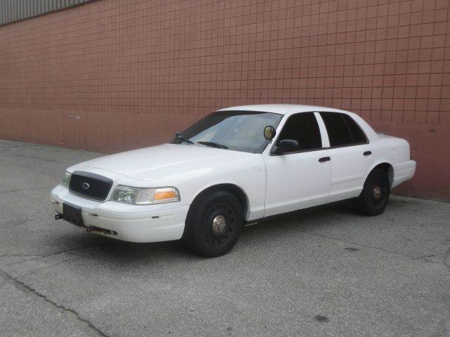 2005 Ford Crown Victoria for sale at United Motors Group in Lawrence MA