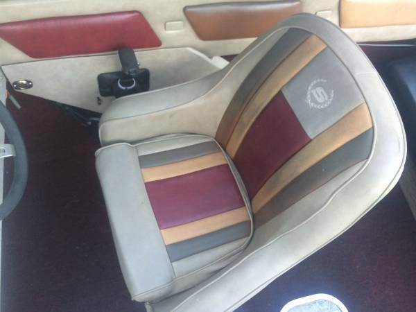 1985 Stingray Boats 205 Bowrider