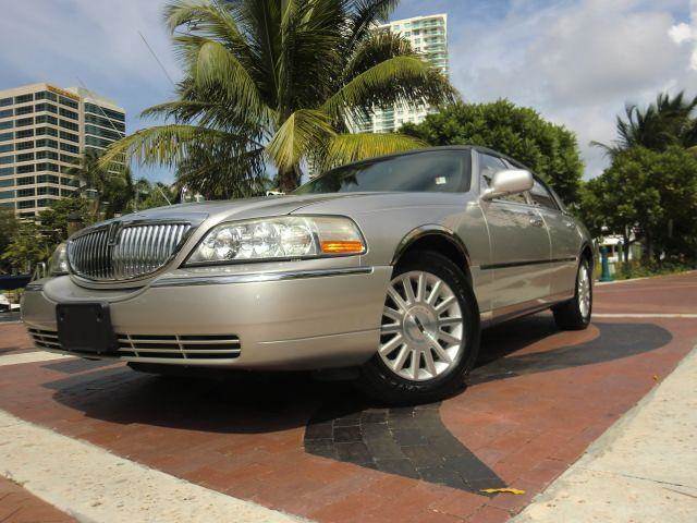 2003 Lincoln Town Car for sale at Supreme Motors in Boca Raton FL