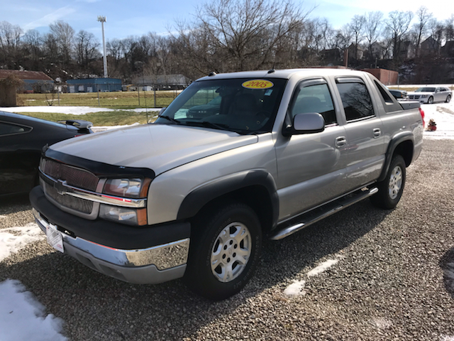 2005 Chevrolet Avalanche for sale at CASE AVE MOTORS INC in Akron OH