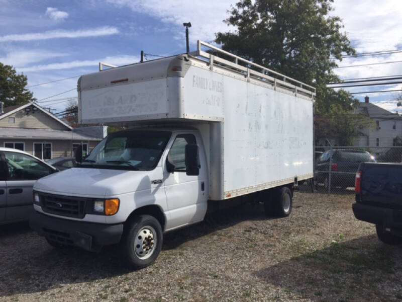 2005 Ford ESeries Chassis E350 SD DRW Cutaway Chassis In West Islip
