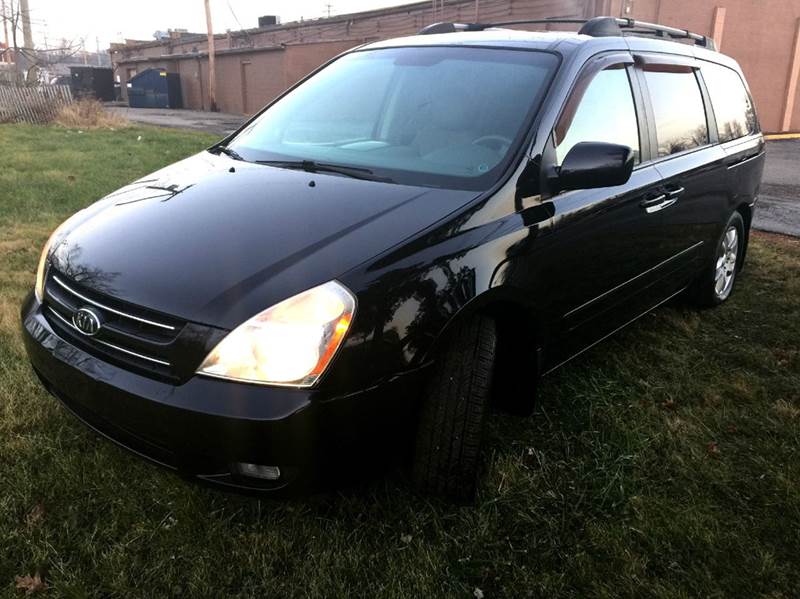 2006 Kia Sedona for sale at Cleveland Avenue Autoworks in Columbus OH