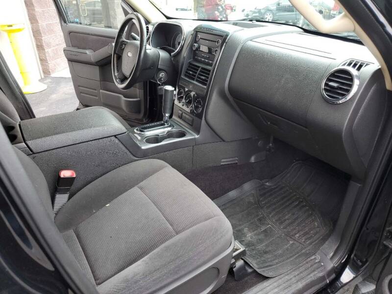 2010 Ford Explorer XLT (image 10)