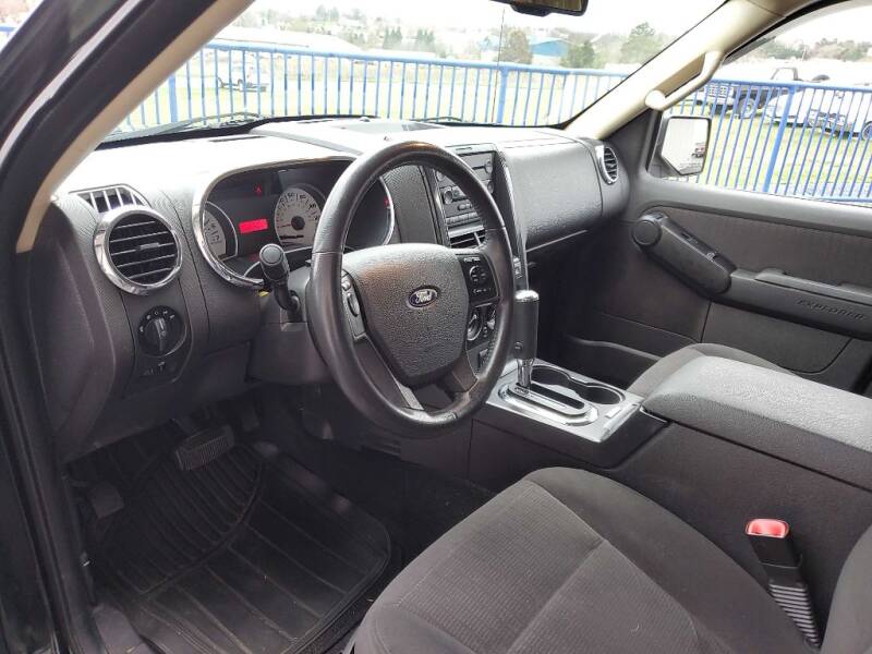 2010 Ford Explorer XLT (image 7)
