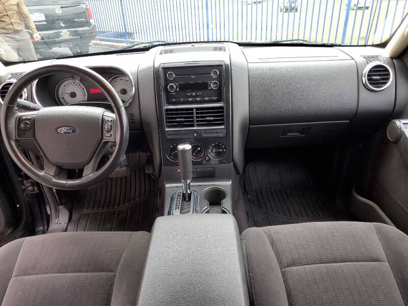 2010 Ford Explorer XLT (image 12)