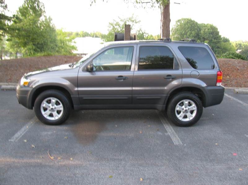 2006 Ford Escape for sale at Automotion Of Atlanta in Conyers GA