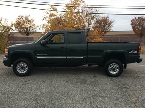 2005 GMC Sierra 2500HD for sale at D'Ambroise Auto Sales in Lowell MA