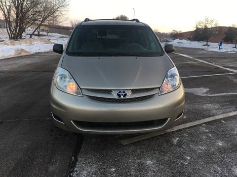 2006 Toyota Sienna for sale at Blue Tech Motors in South Saint Paul MN