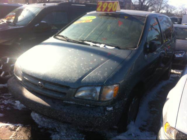 1999 Toyota Sienna for sale at WEST END AUTO INC in Chicago IL