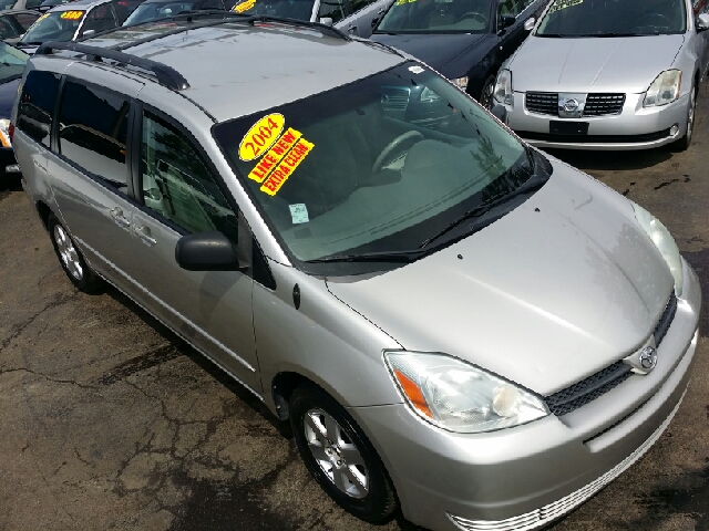 2004 Toyota Sienna for sale at WEST END AUTO INC in Chicago IL