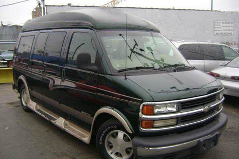 2002 Chevrolet Express for sale at WEST END AUTO INC in Chicago IL