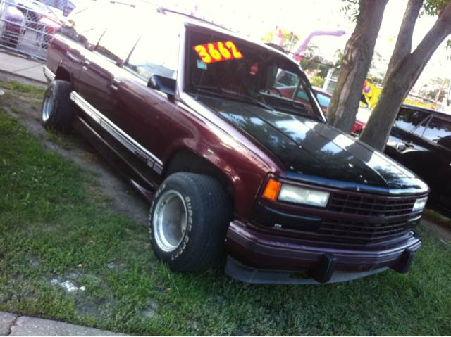 1992 Chevrolet Suburban for sale at WEST END AUTO INC in Chicago IL