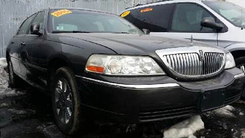 2005 Lincoln Town Car for sale at WEST END AUTO INC in Chicago IL