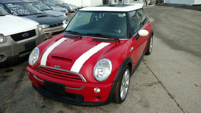 2004 MINI Cooper for sale at JR's Auto Connection in Hudson NH