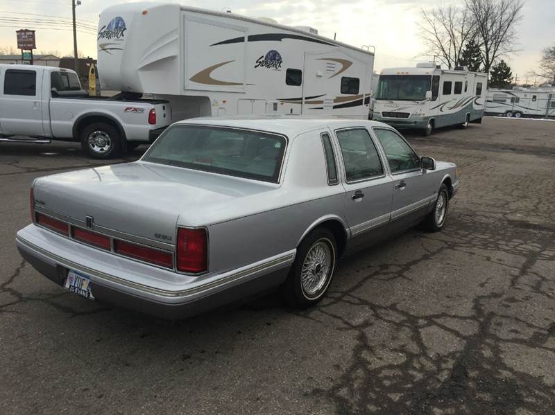 1995 Lincoln Town Car Signature 4dr Sedan In Westland MI Modern Classics Car Lot
