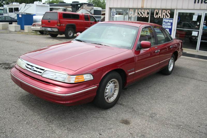 1995 Ford Crown Victoria for sale at Modern Classics Car Lot in Westland MI