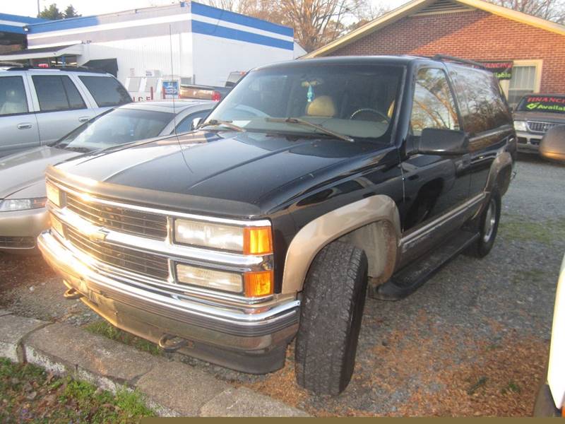 1999 Chevrolet Tahoe for sale at Maxx Used Cars in Pittsboro NC