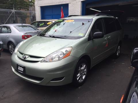 2006 Toyota Sienna for sale at DEALS ON WHEELS in Newark NJ