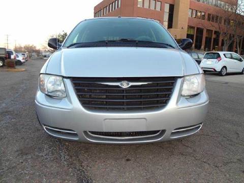 2007 Chrysler Town and Country for sale at Modern Auto in Denver CO