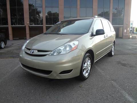 2006 Toyota Sienna for sale at Modern Auto in Denver CO