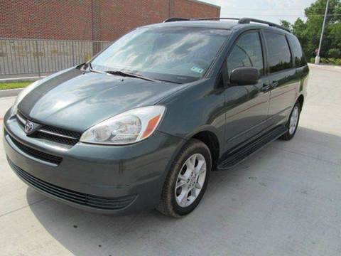 2005 Toyota Sienna for sale at Universal Credit in Houston TX