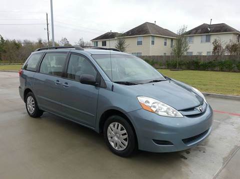 2009 Toyota Sienna for sale at Universal Credit in Houston TX