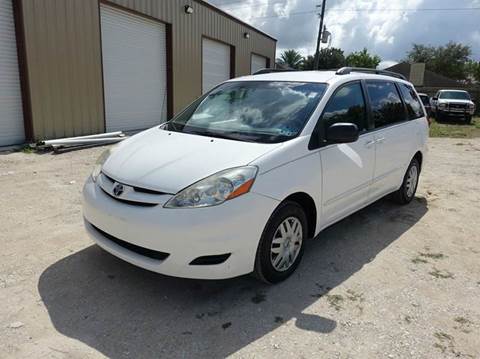 2006 Toyota Sienna for sale at Universal Credit in Houston TX
