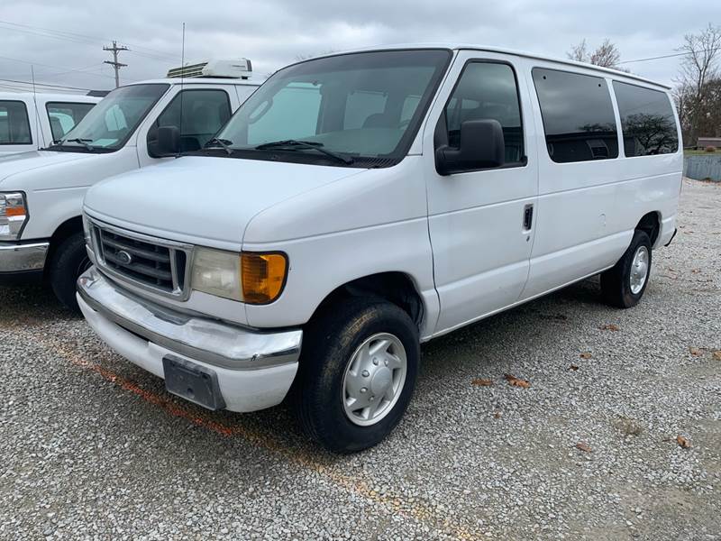 2006 Ford ESeries Wagon E350 SD XLT 3dr Passenger Van In Henryville