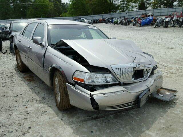 2011 Lincoln Town Car Signature Limited's photo