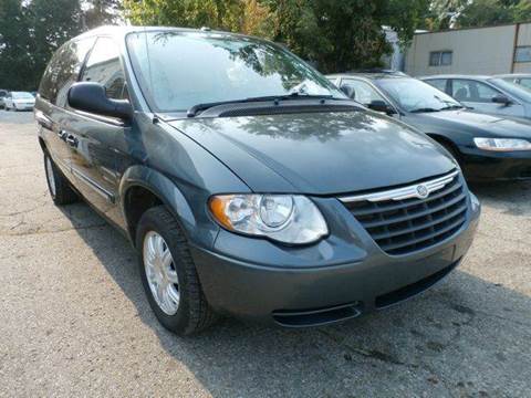 2006 Chrysler Town and Country for sale at Nile Auto in Columbus OH