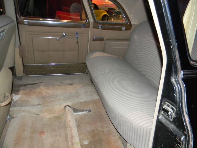 1949 Packard Super Deluxe Eight LWB Sedan