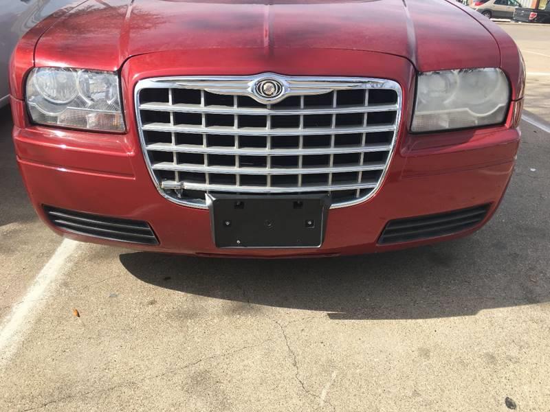 Used 2009 Chrysler 300 Touring with VIN 2C3KA43D89H529284 for sale in Dallas, TX