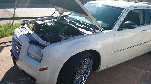 2008 Chrysler 300 for sale at Bad Credit Call Fadi in Dallas TX