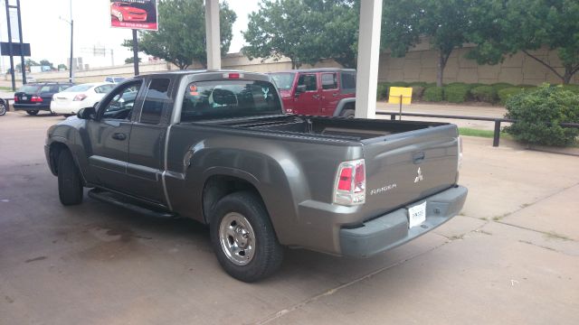 2008 Mitsubishi Raider