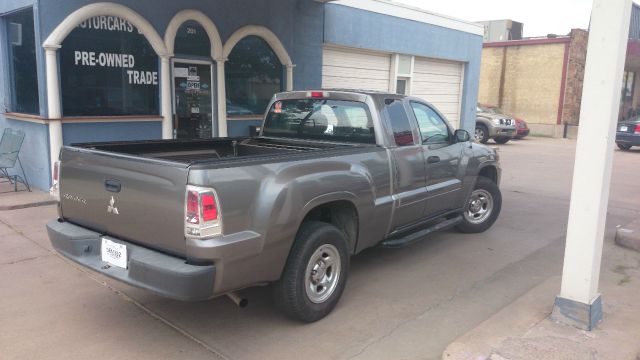 2008 Mitsubishi Raider