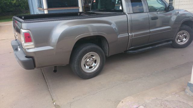 2008 Mitsubishi Raider