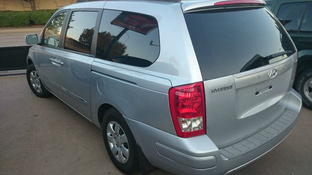 2007 Hyundai Entourage