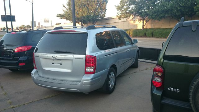 2007 Hyundai Entourage